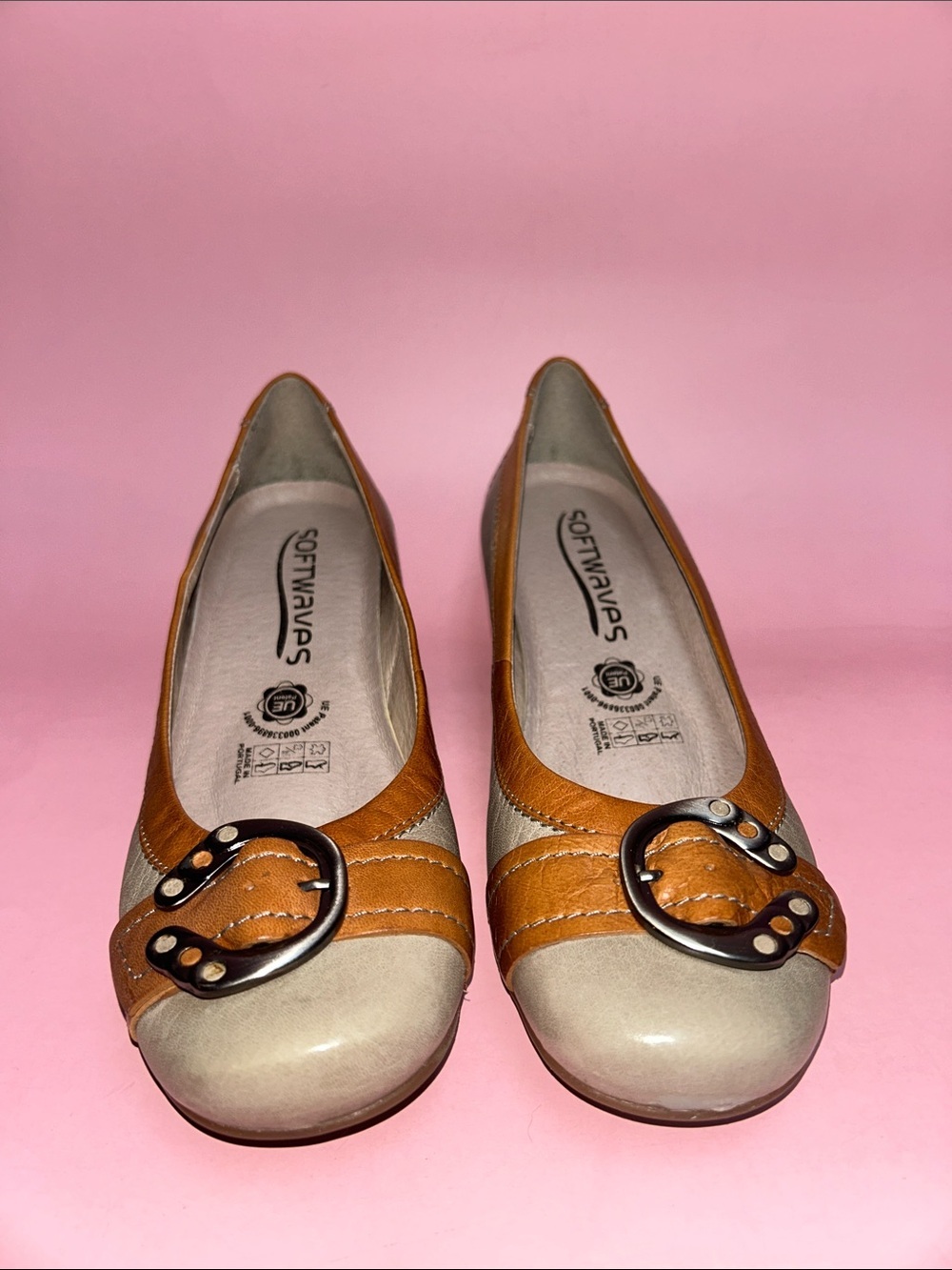 Softwaves Women's Two-Tone Tan and Cream leather Ballet Flats